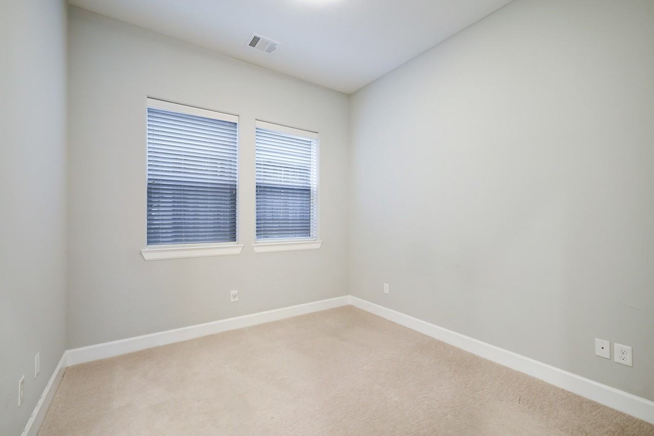 2119 Naomi St #2119A - Photo 7 of 20