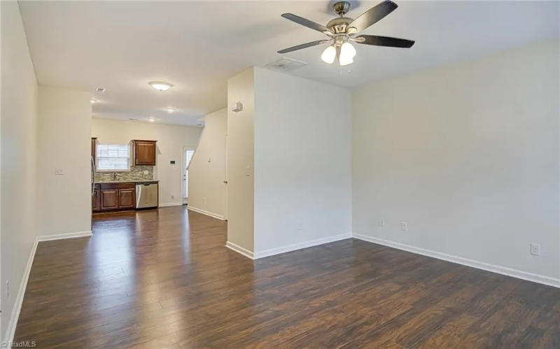 119 Summerland Dr - Photo 6 of 14