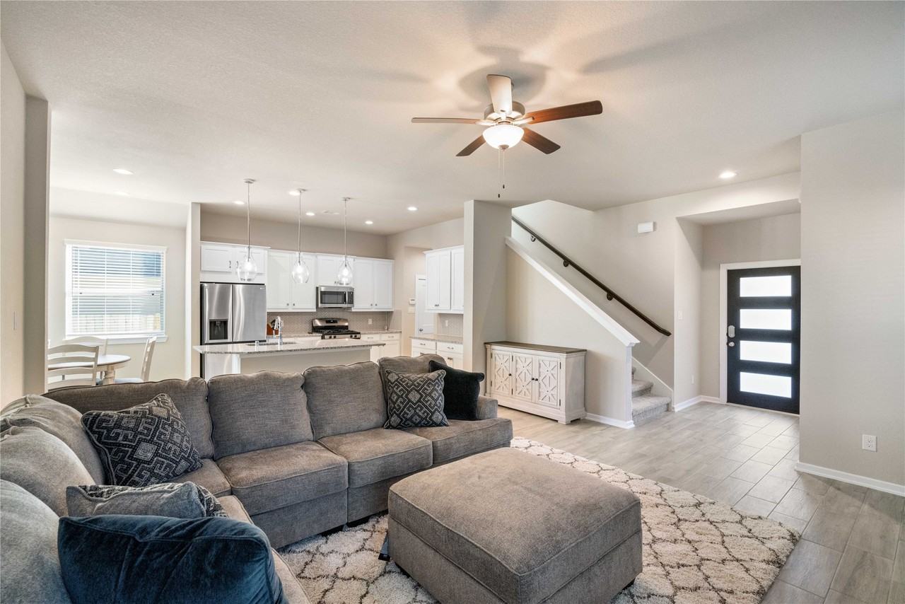 389 Andes Dr #389 - Photo 2 of 31