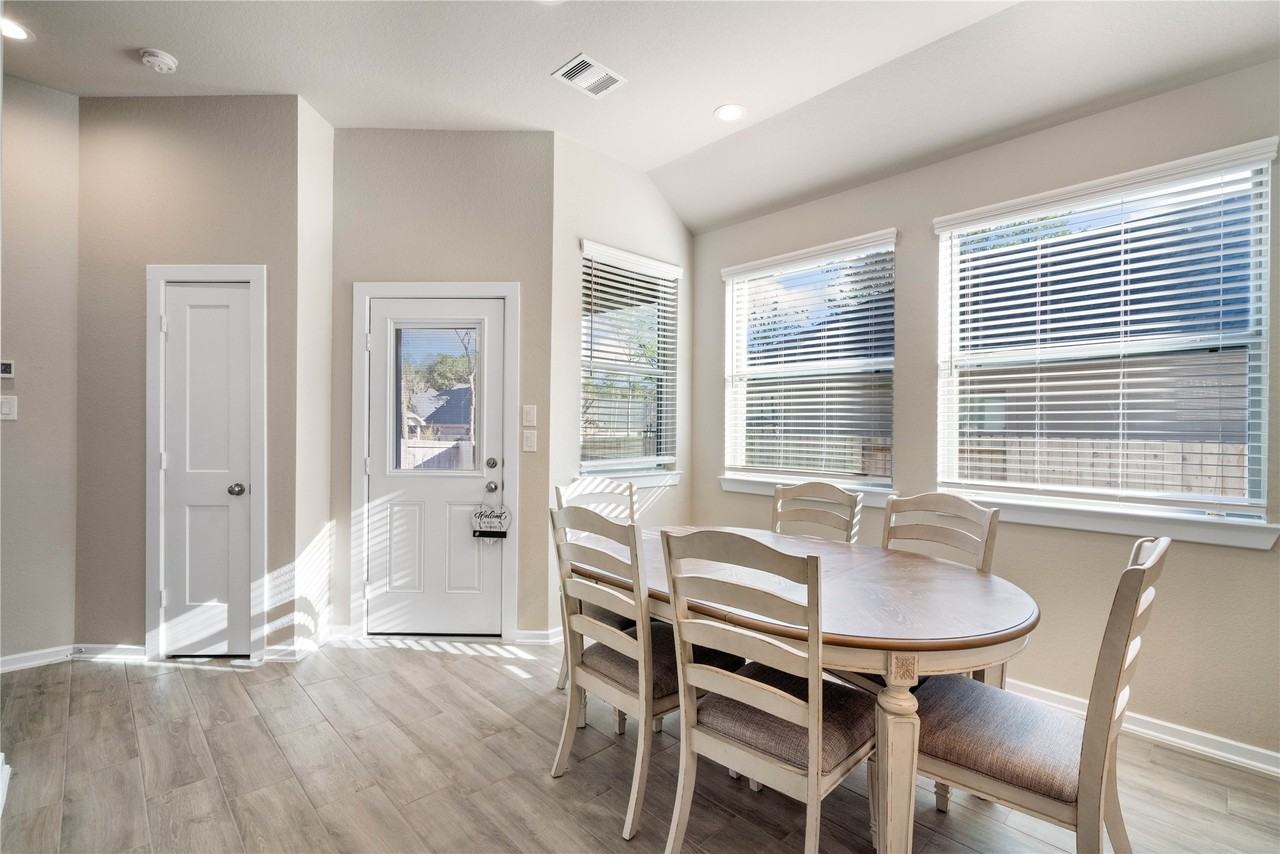 389 Andes Dr #389 - Photo 3 of 31