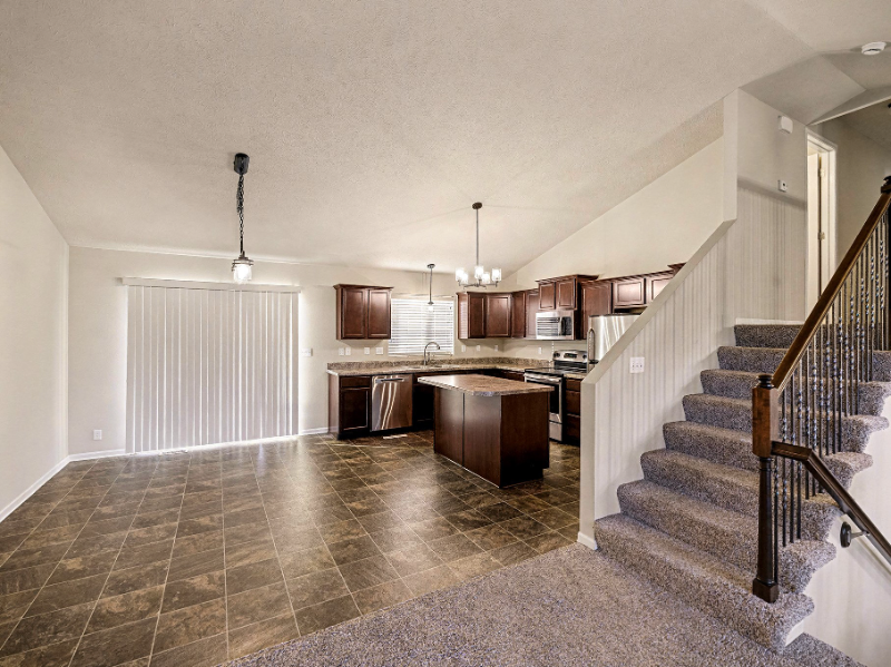 16431 Cary St - Photo 6 of 20