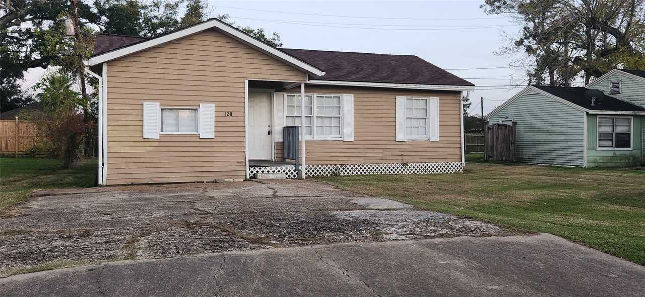 128 Huisache St #128 - Photo 3 of 23