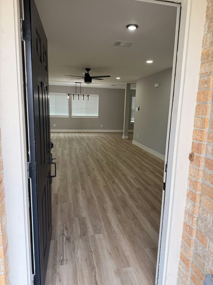 10651 Cobblecreek Way - Photo 3 of 37