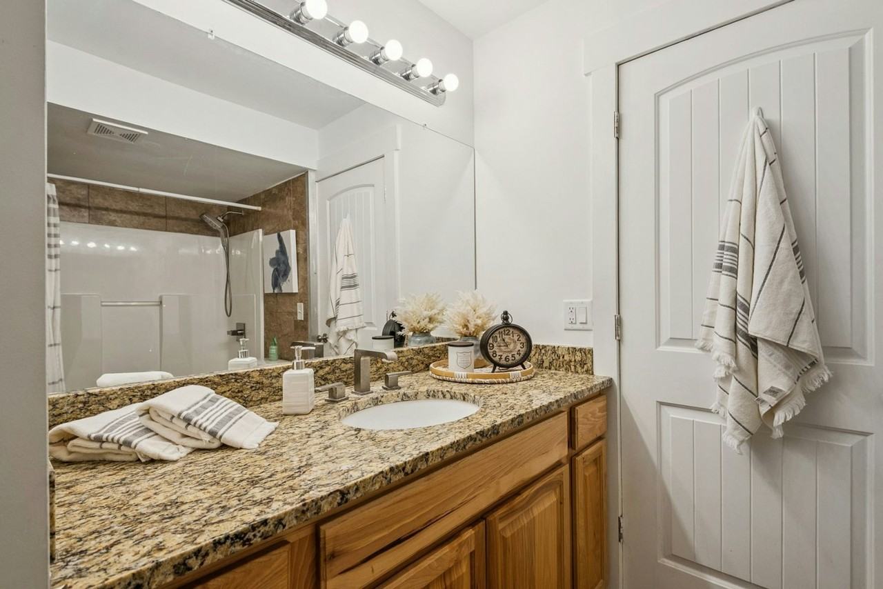 127 S 800 E, Unit 16 - Photo 7 of 13