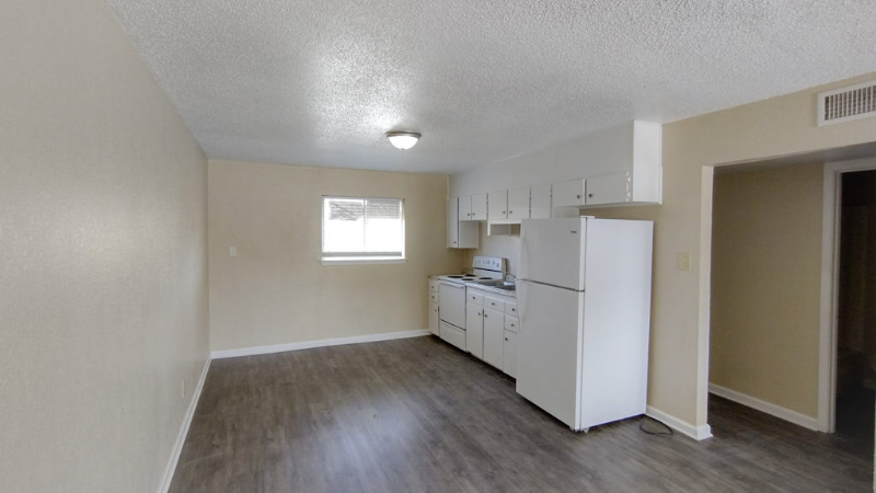 905 N Main St #6 - Photo 2 of 5