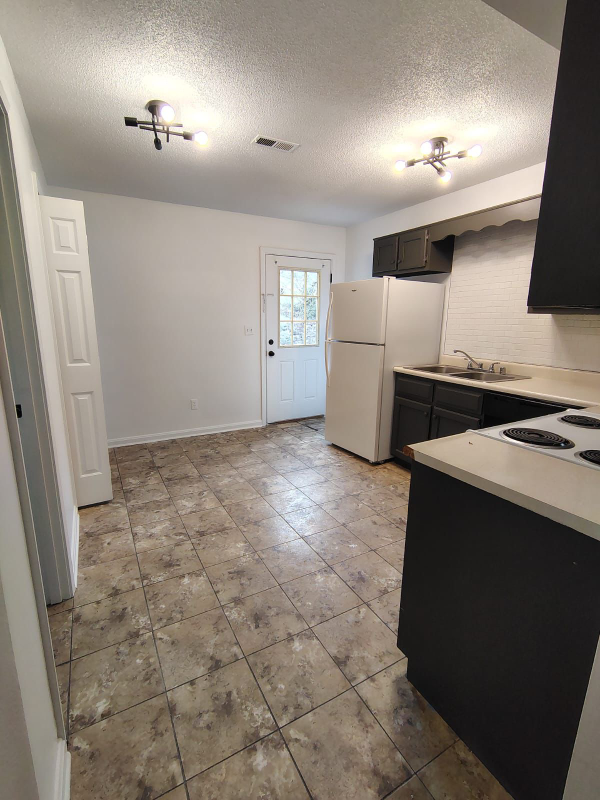 704 S 2nd St #3 - Photo 3 of 15