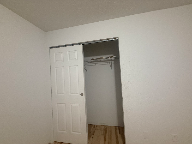 1565 N Summit Rd - Photo 2 of 6