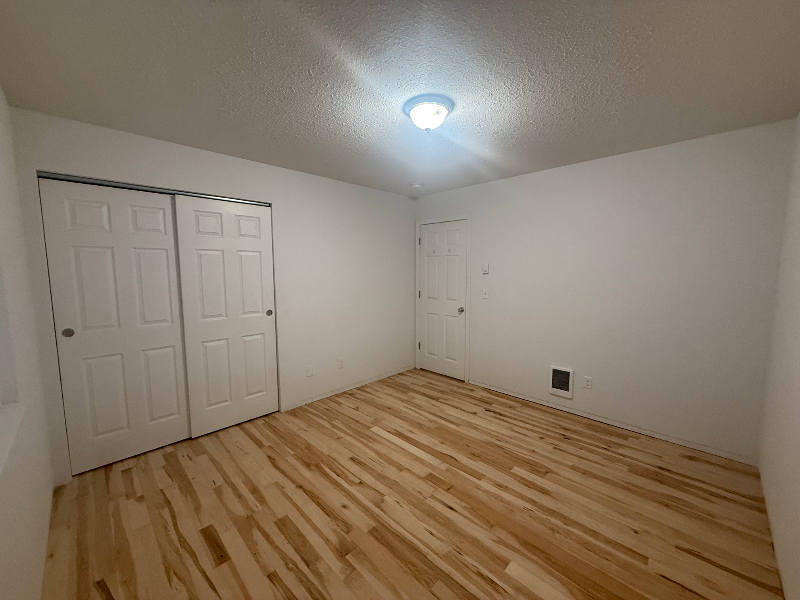 1565 N Summit Rd - Photo 3 of 6