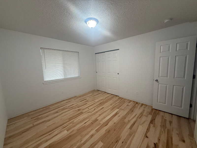 1565 N Summit Rd - Photo 4 of 6