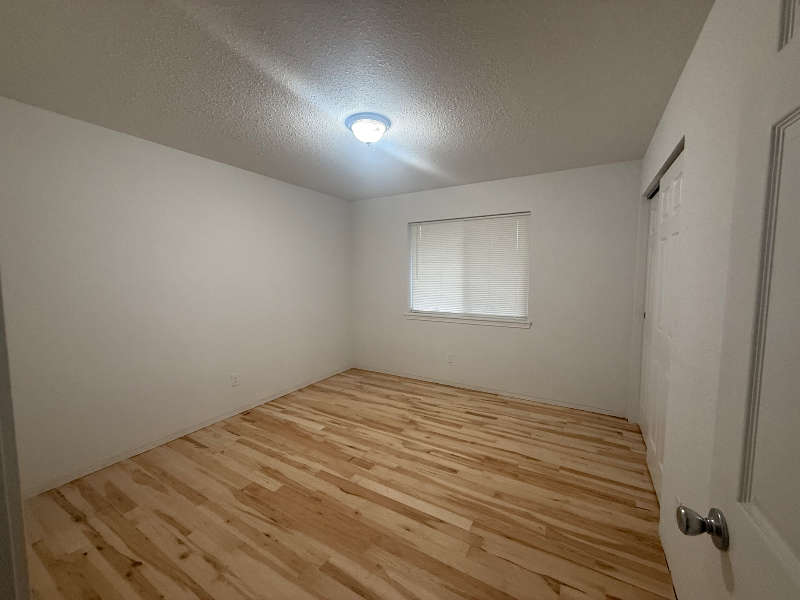 1565 N Summit Rd - Photo 5 of 6