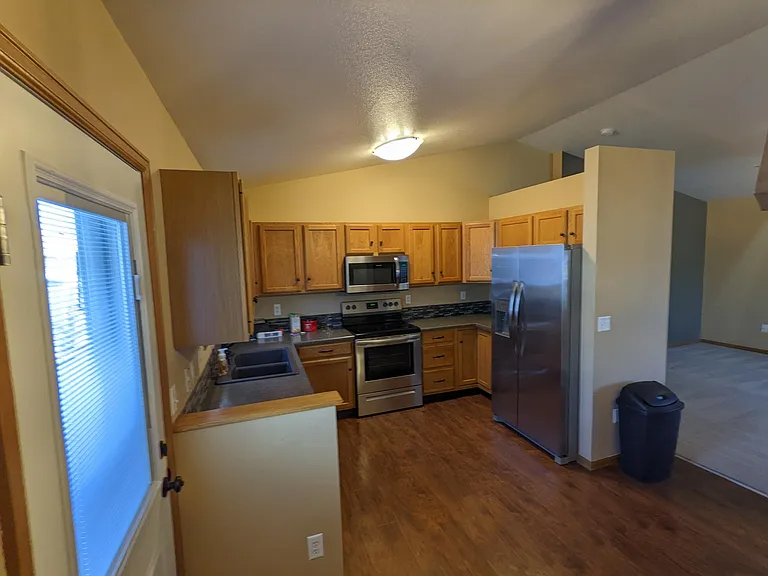 191 Calabria Dr - Photo 7 of 11