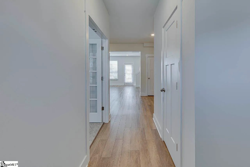 103 Shallons Dr - Photo 2 of 18