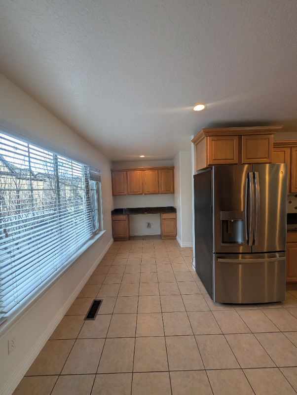 1320 E Lake Springs Ln - Photo 4 of 17