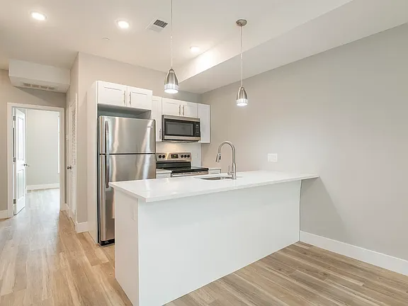 2008 N Darien St #10 - Photo 2 of 20