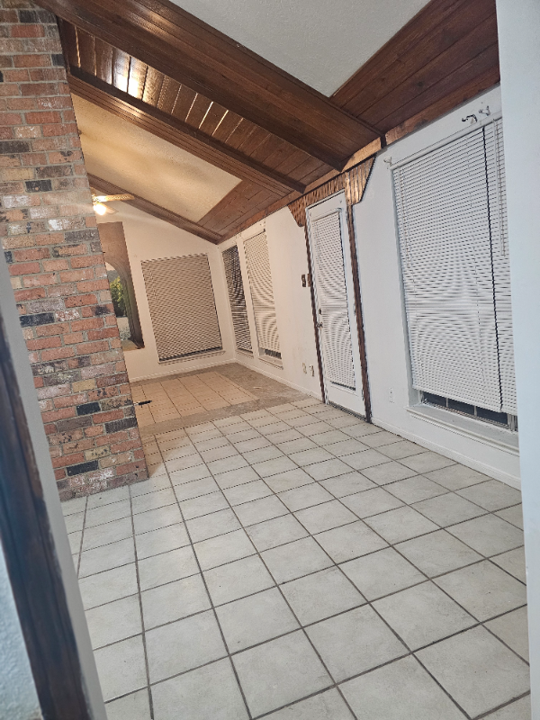 4011 Alshire Dr - Photo 2 of 14