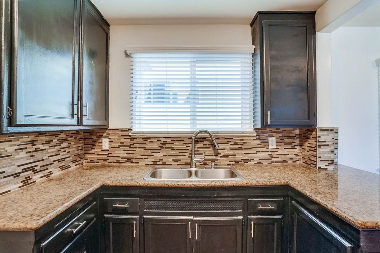 4462 1/2 W 59th St - Photo 2 of 12