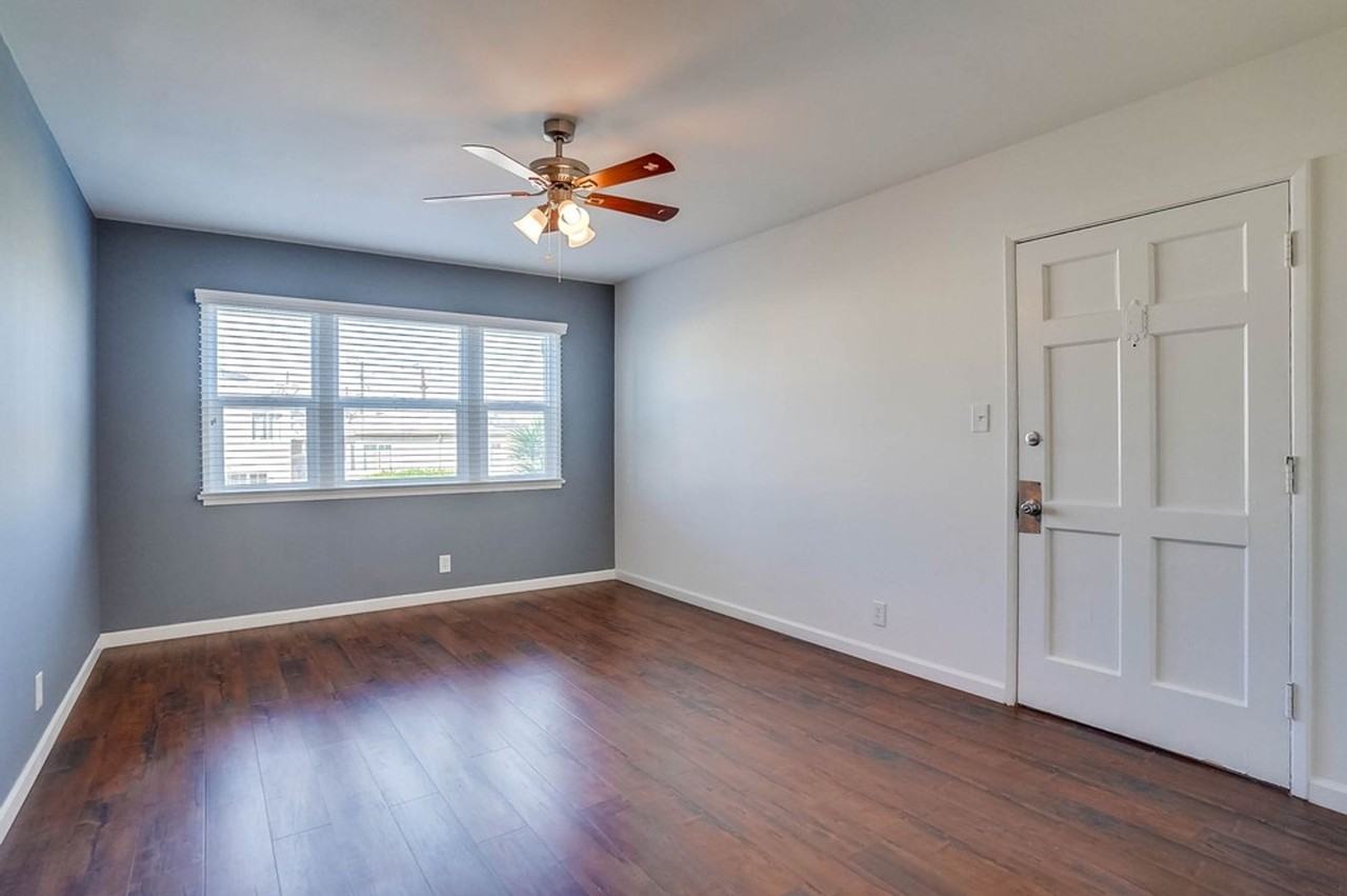 4462 1/2 W 59th St - Photo 3 of 12