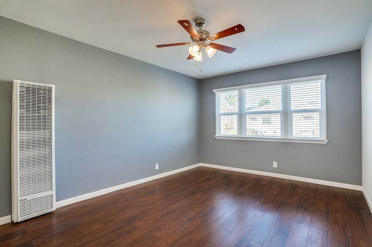 4462 1/2 W 59th St - Photo 5 of 12