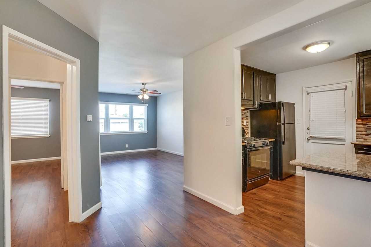 4462 1/2 W 59th St - Photo 6 of 12