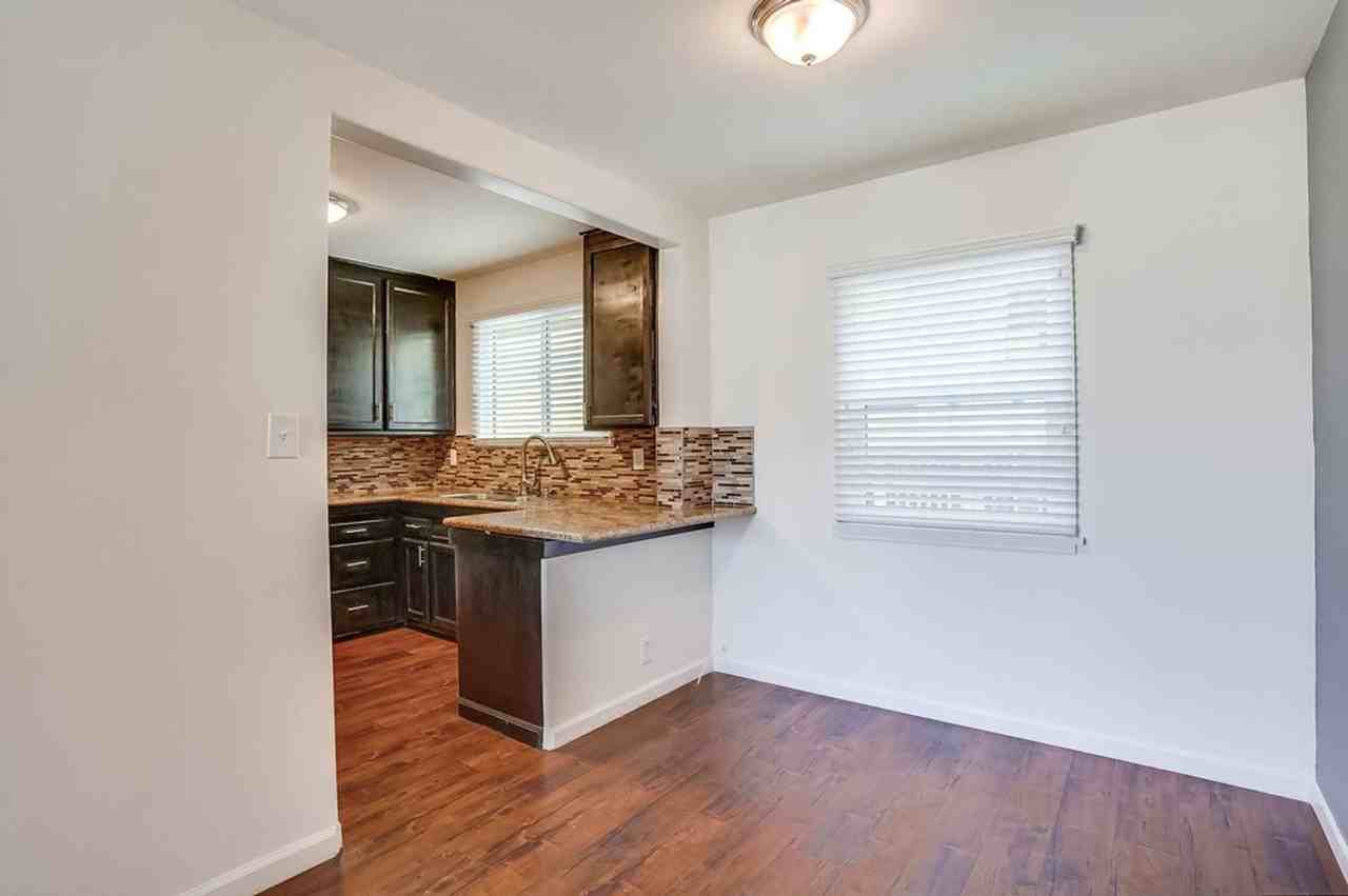 4462 1/2 W 59th St - Photo 7 of 12