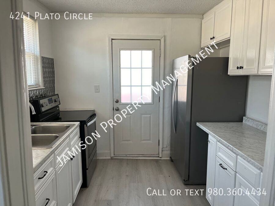 4241 Plato Cir - Photo 4 of 11