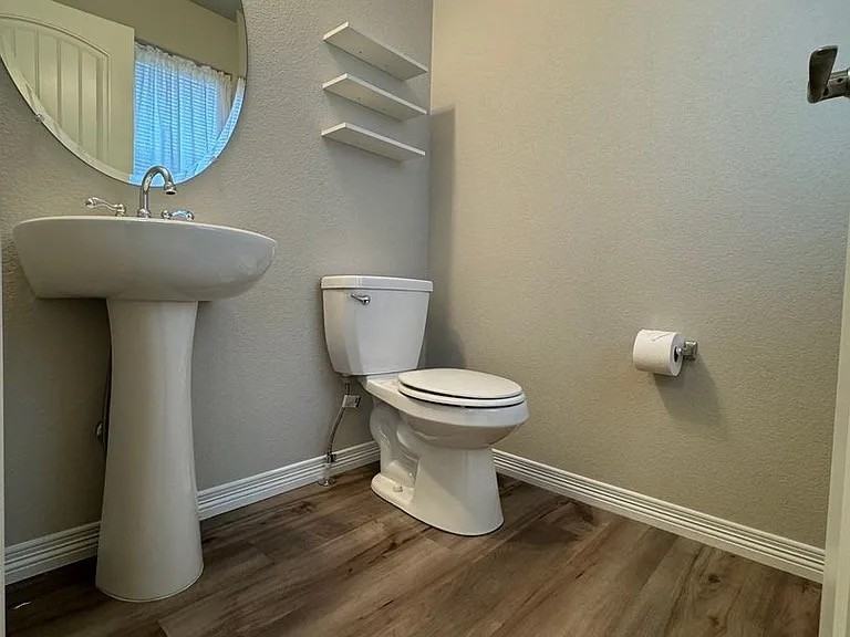 5423 Hammond Dr #NA - Photo 3 of 18