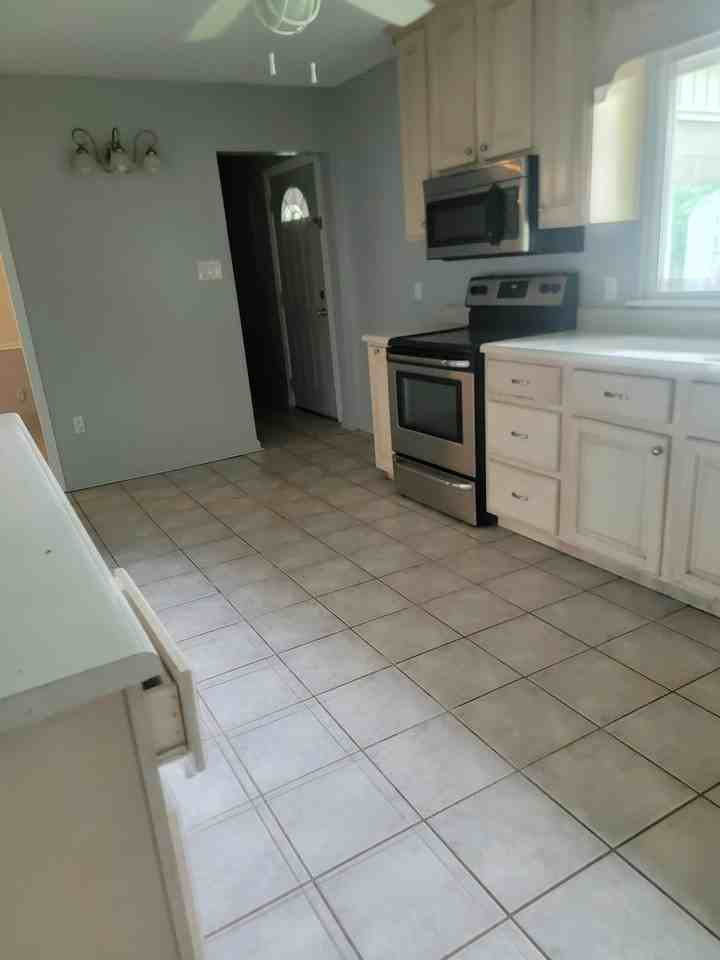 318 W Whatley St #1 - Photo 4 of 22