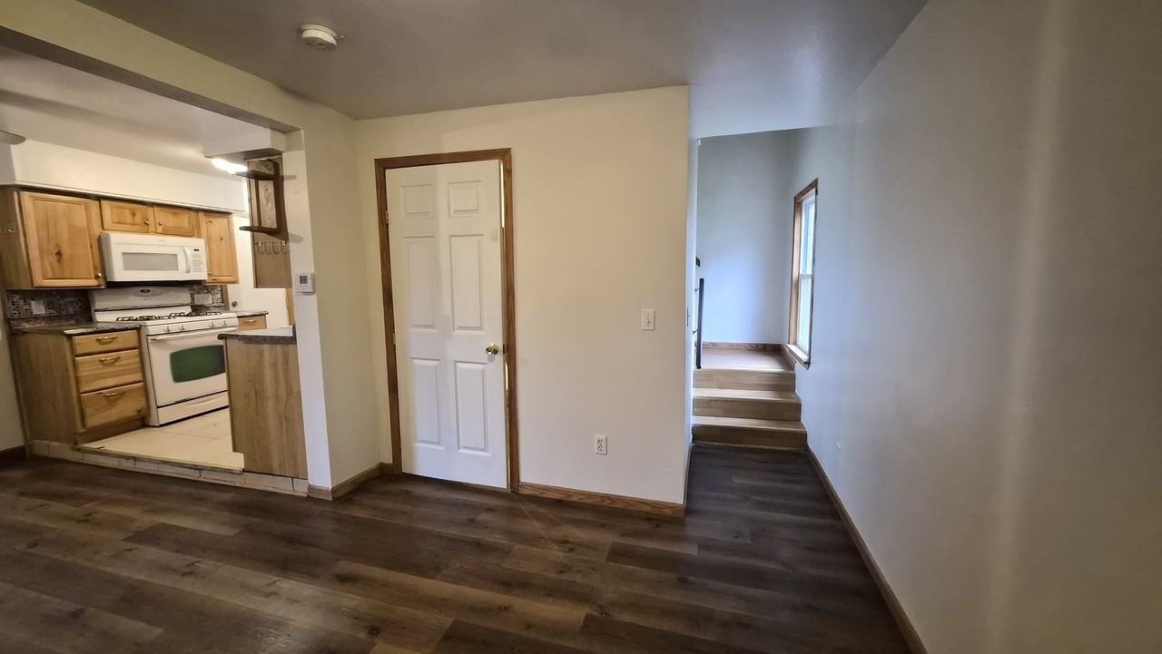 855 Detroit Ave #1 - Photo 3 of 9