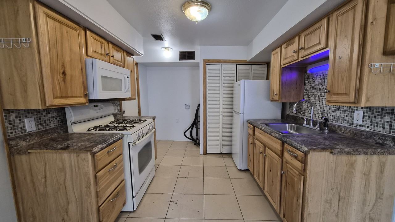 855 Detroit Ave #1 - Photo 4 of 9