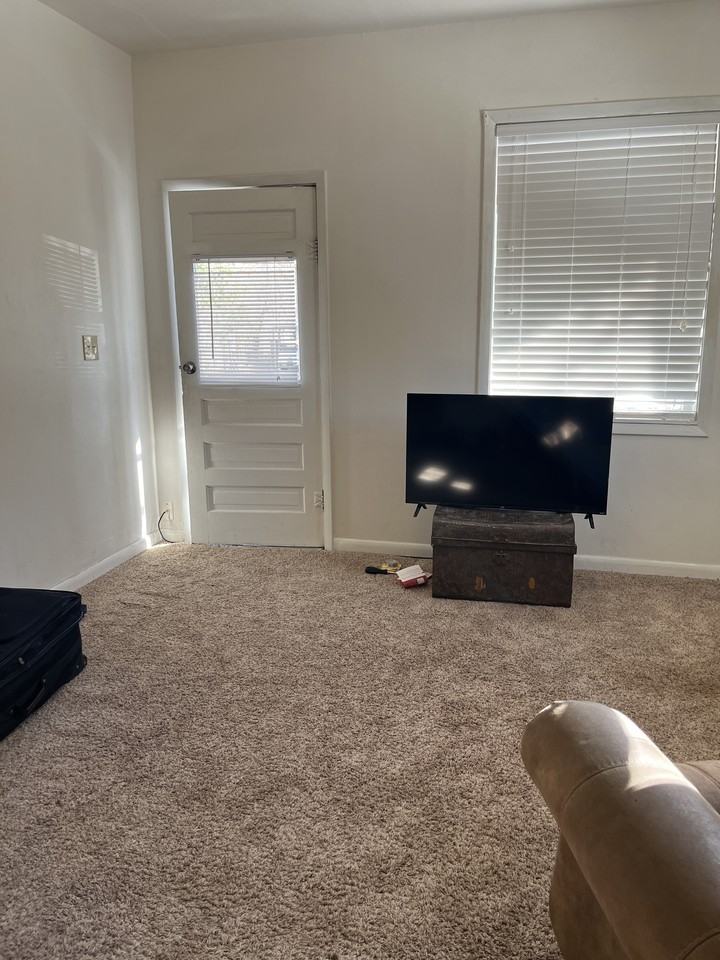 204 W 9th St #1 - Photo 3 of 10