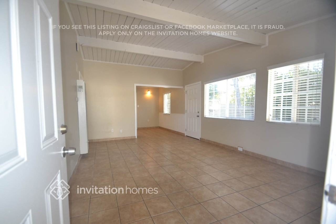 5727 Cedarglen Dr - Photo 3 of 10