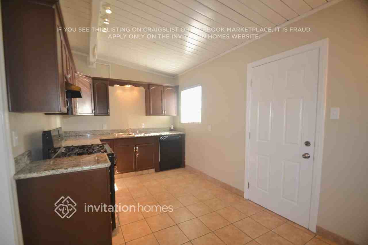 5727 Cedarglen Dr - Photo 5 of 10