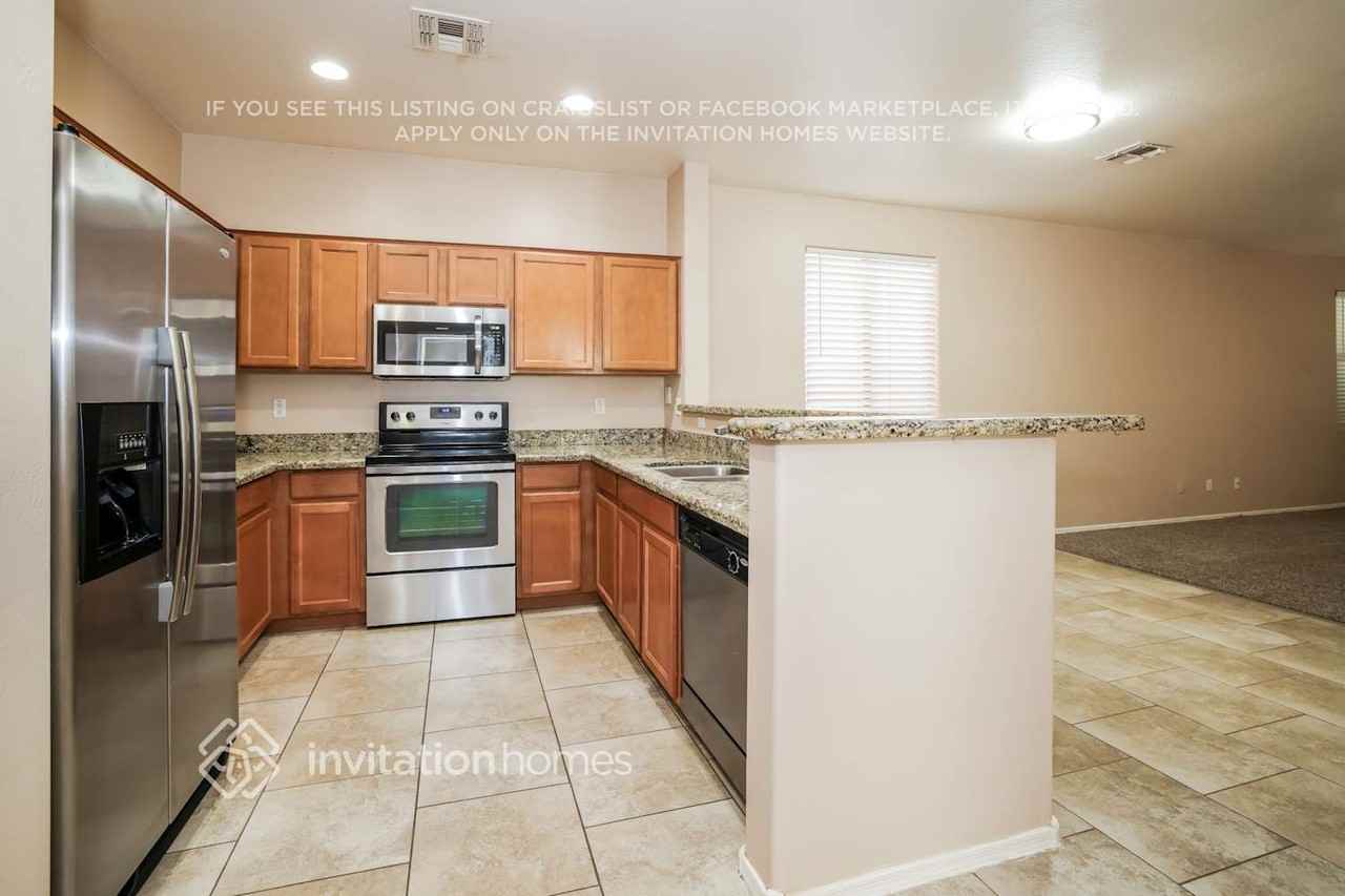 6805 S 70th Dr - Photo 7 of 17