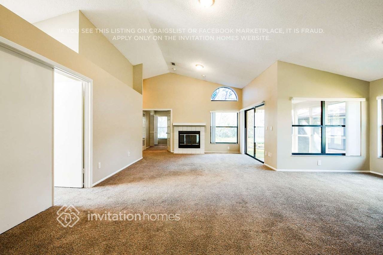 1018 Henson Ct - Photo 3 of 17