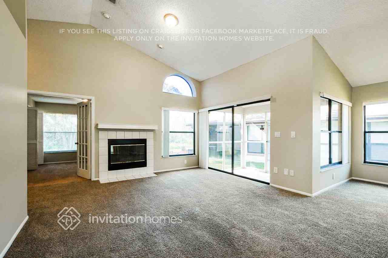 1018 Henson Ct - Photo 4 of 17