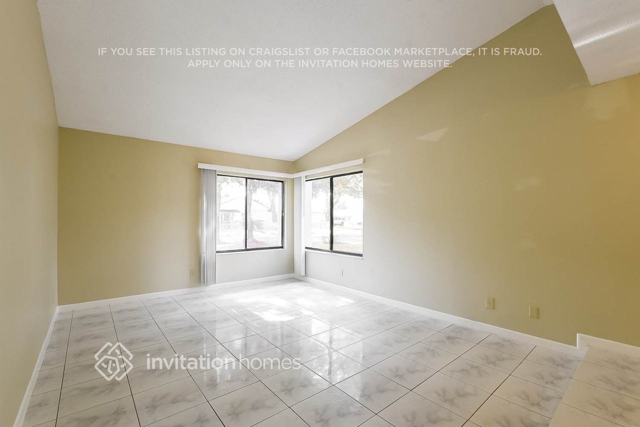 343 Kantor Blvd - Photo 3 of 17