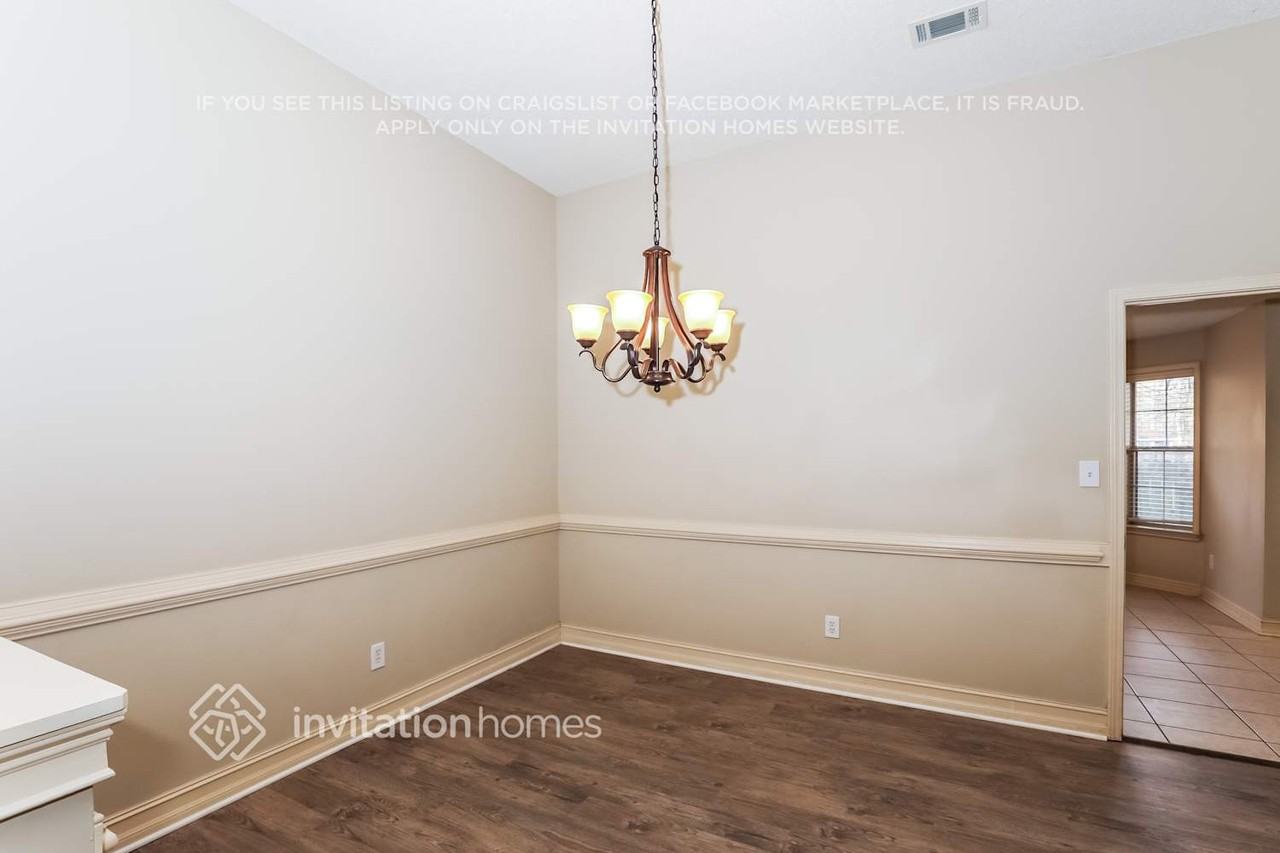 418 Devonshire Dr - Photo 4 of 17