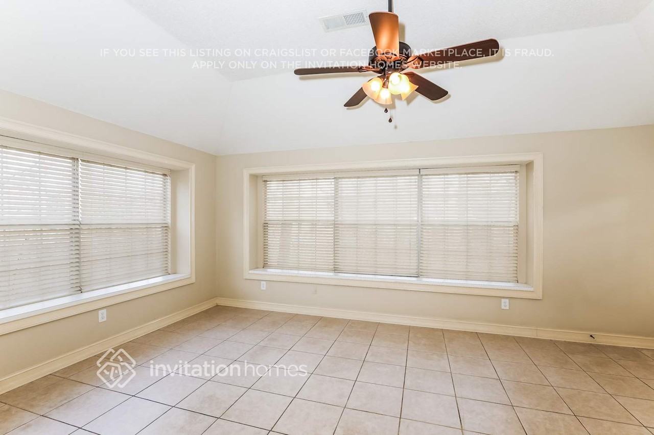 418 Devonshire Dr - Photo 5 of 17