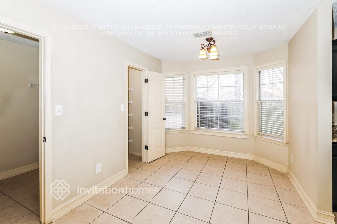 418 Devonshire Dr - Photo 6 of 17