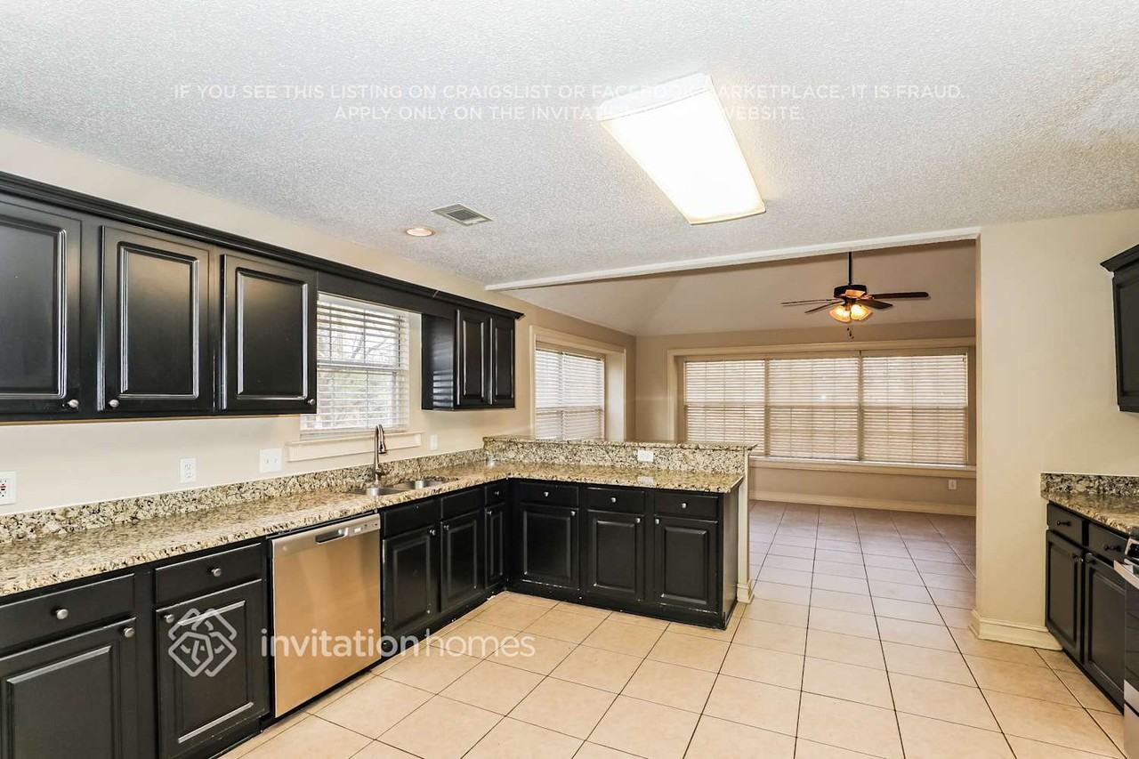 418 Devonshire Dr - Photo 7 of 17