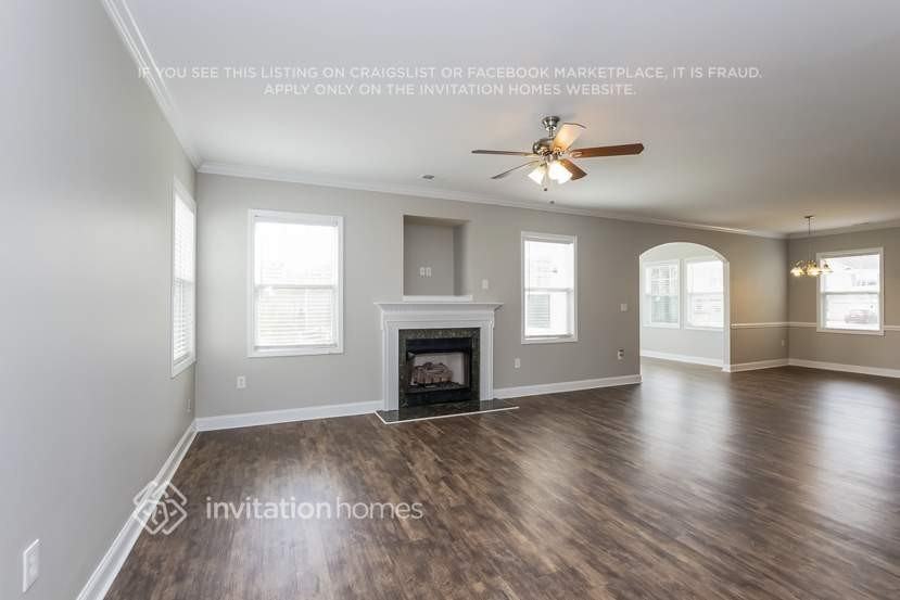 1009 Theodore Ln - Photo 2 of 19