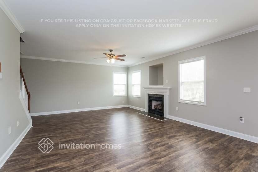 1009 Theodore Ln - Photo 3 of 19