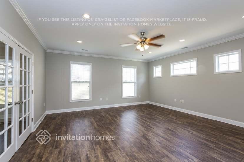 1009 Theodore Ln - Photo 4 of 19