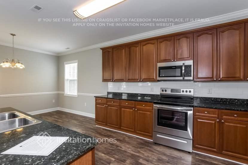 1009 Theodore Ln - Photo 6 of 19