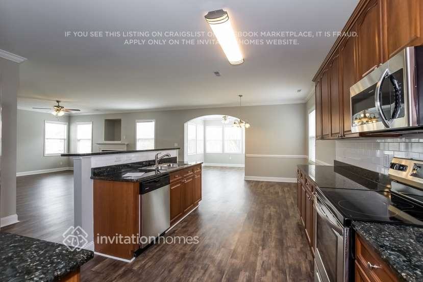 1009 Theodore Ln - Photo 7 of 19