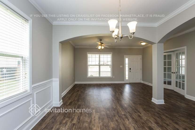1009 Theodore Ln - Photo 2 of 18