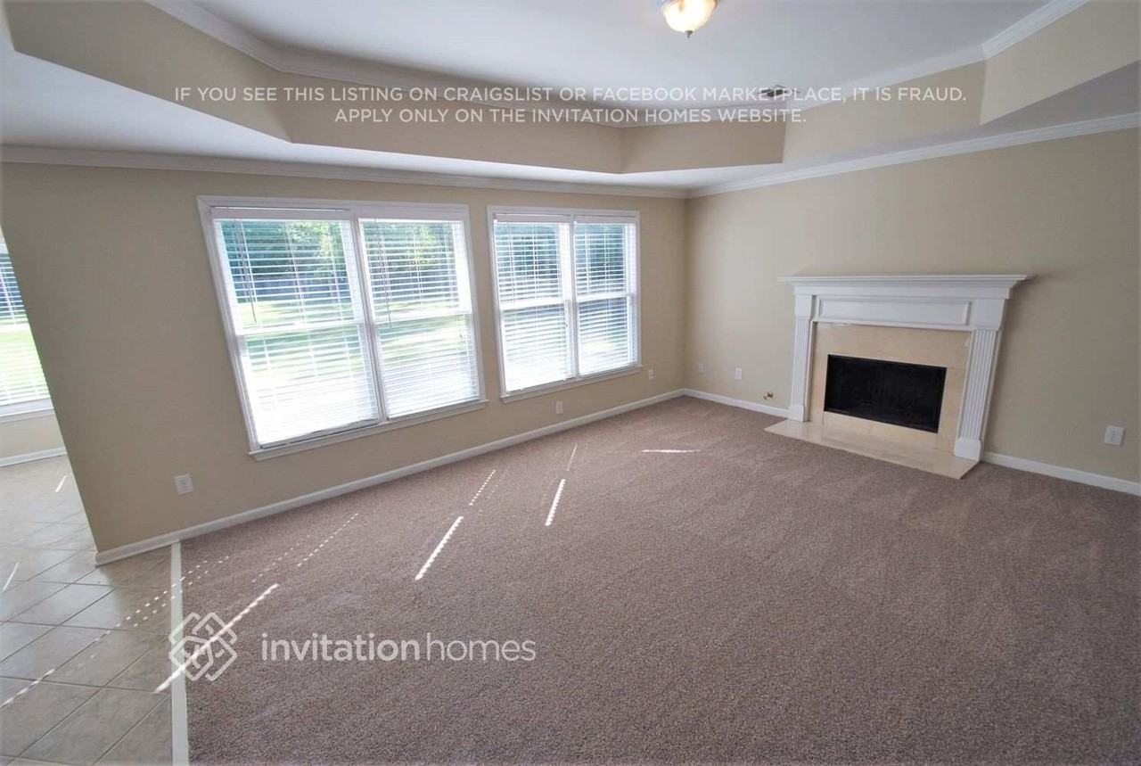 1565 Woodpoint Way - Photo 2 of 15