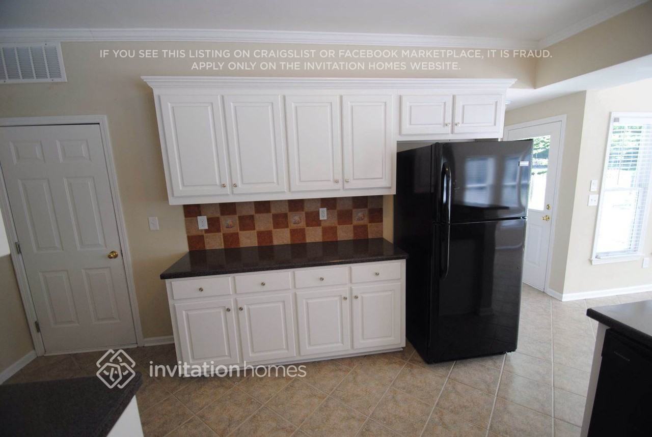 1565 Woodpoint Way - Photo 4 of 15