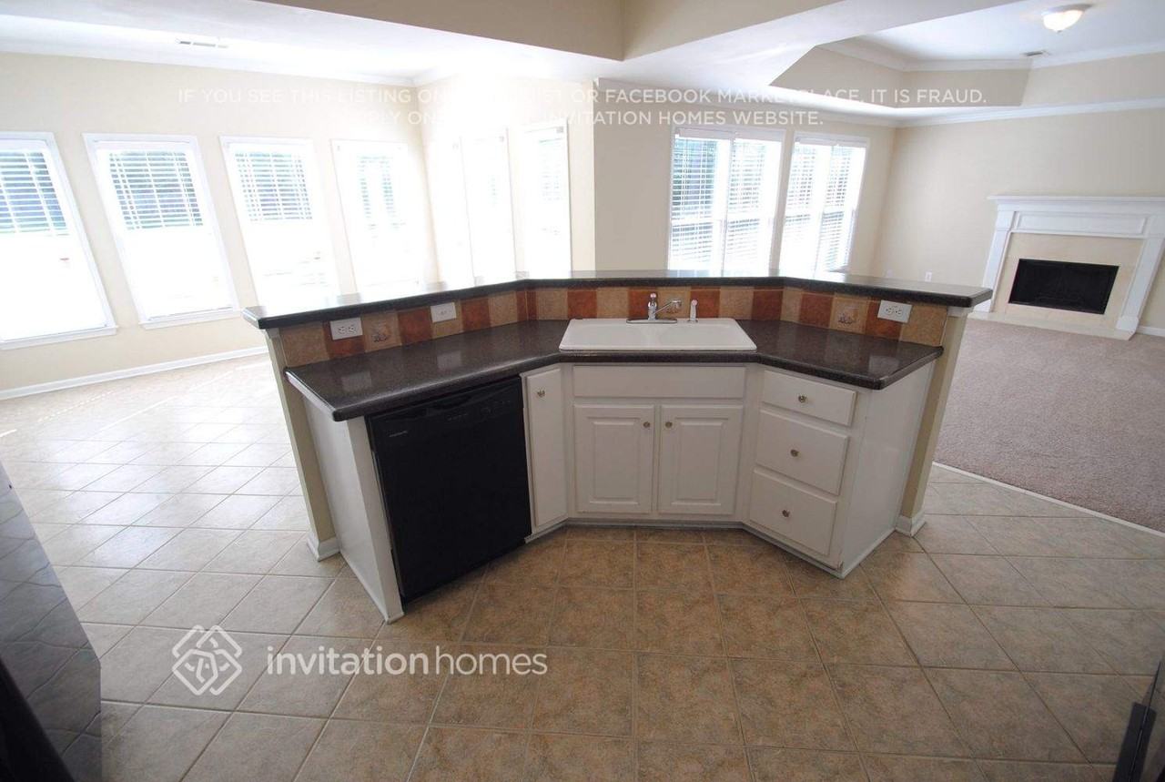 1565 Woodpoint Way - Photo 5 of 15