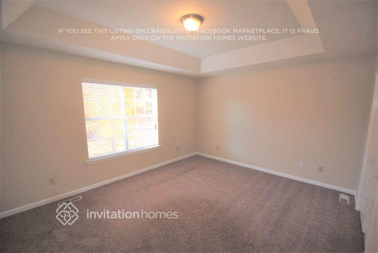 4691 Sterling Pointe Ct - Photo 3 of 9